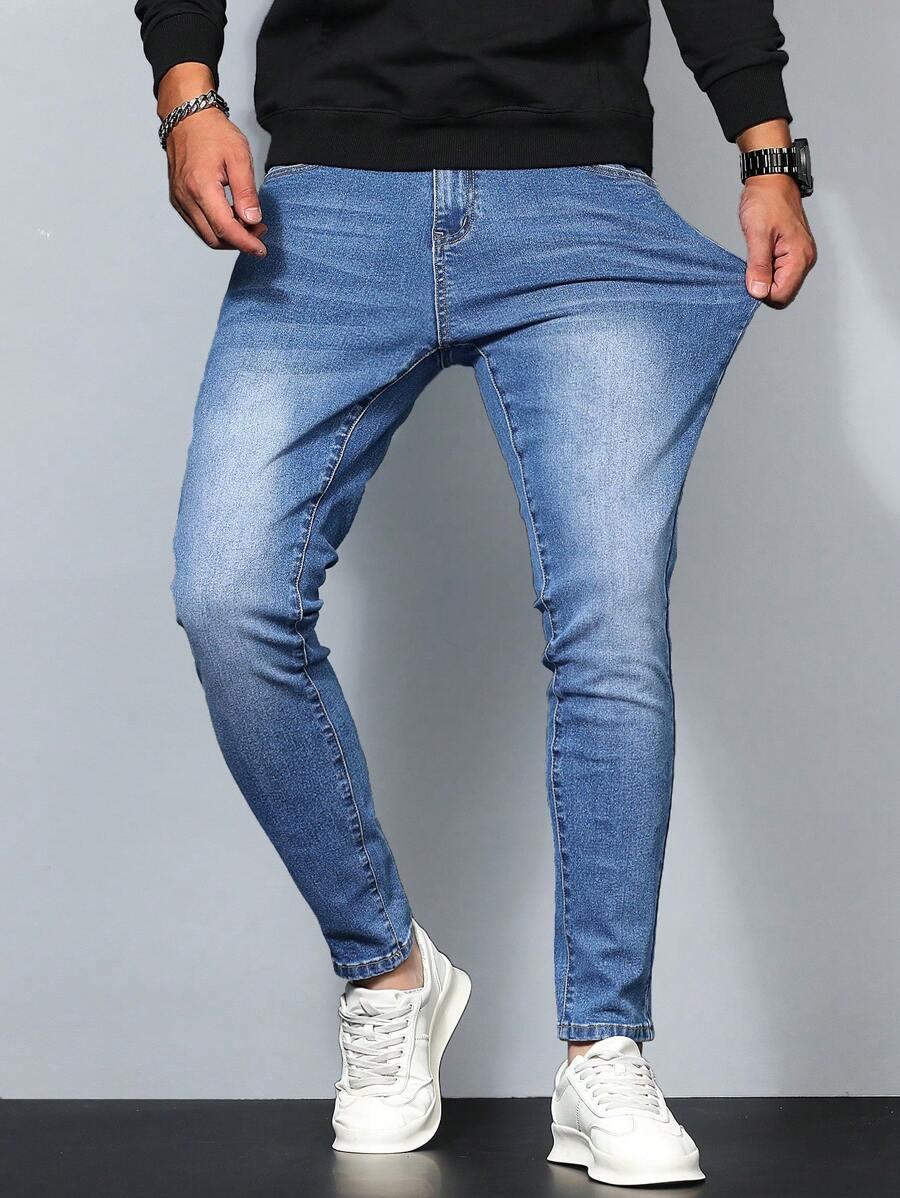 niebieskie spodnie jeans