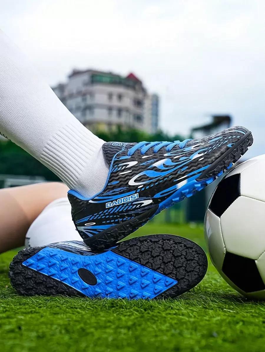 niebieskie buty sportowe wzór