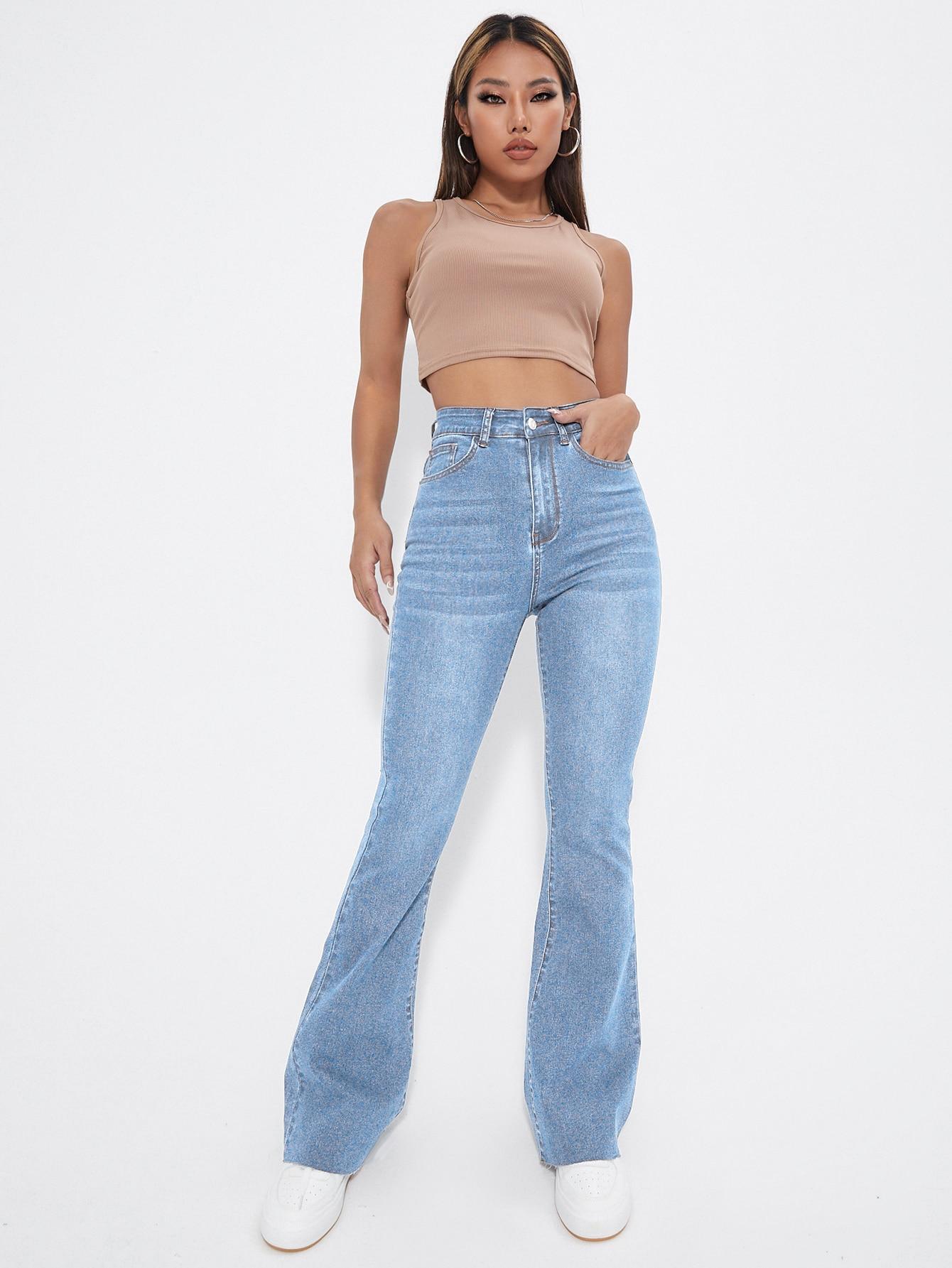 niebieskie spodnie jeans 