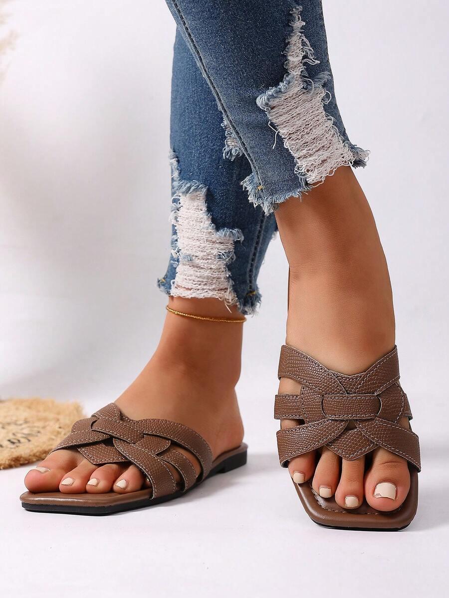 brązowe klapki casual