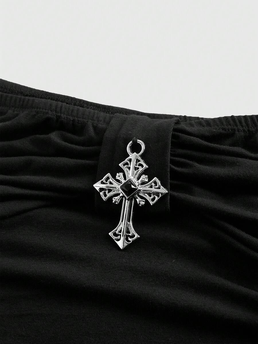 czarna bluzka odkryte ramiona zdobienie