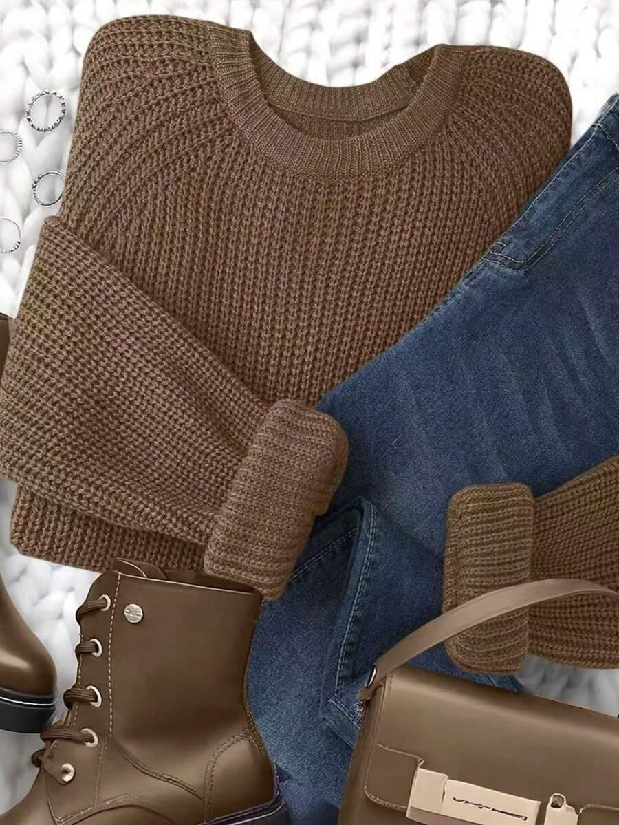 brązowy sweter okrągły dekolt 