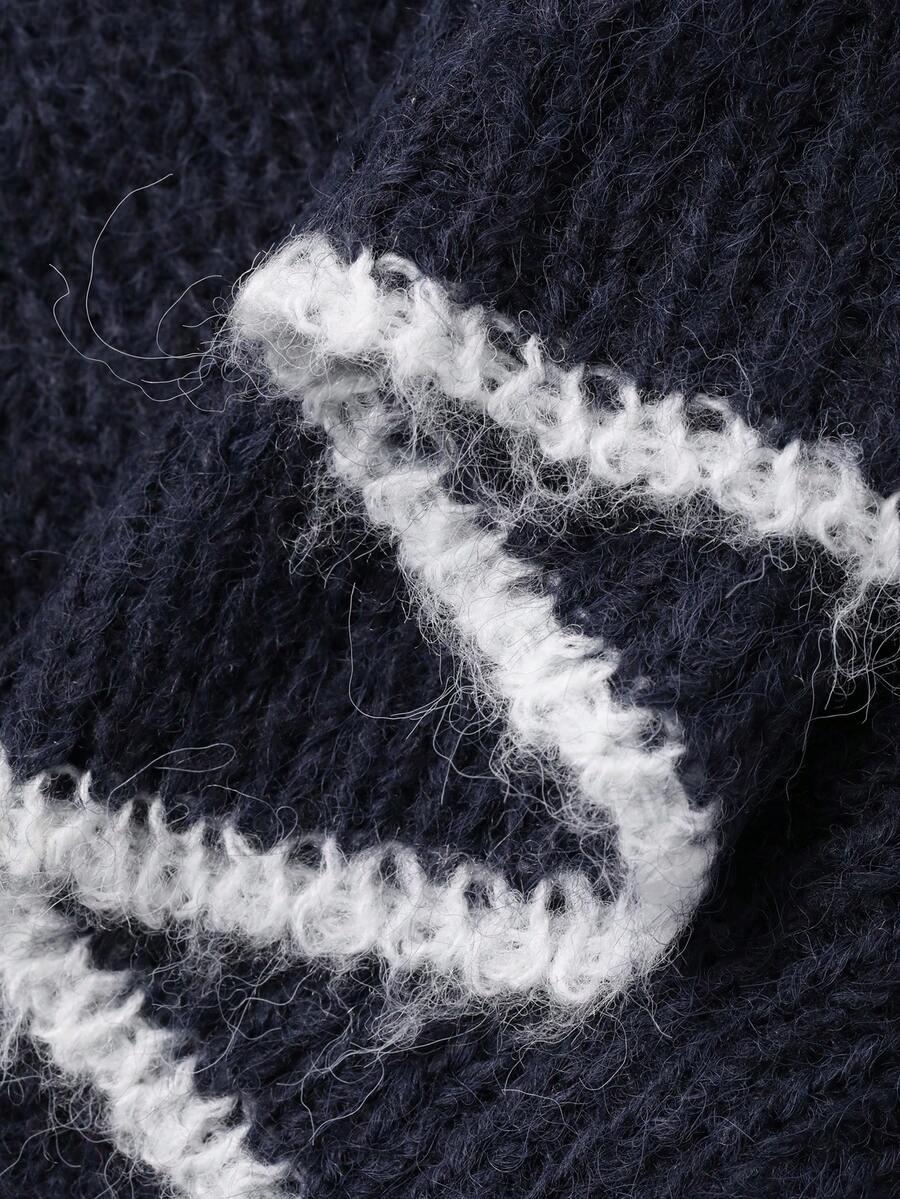 granatowy sweter wiązanie