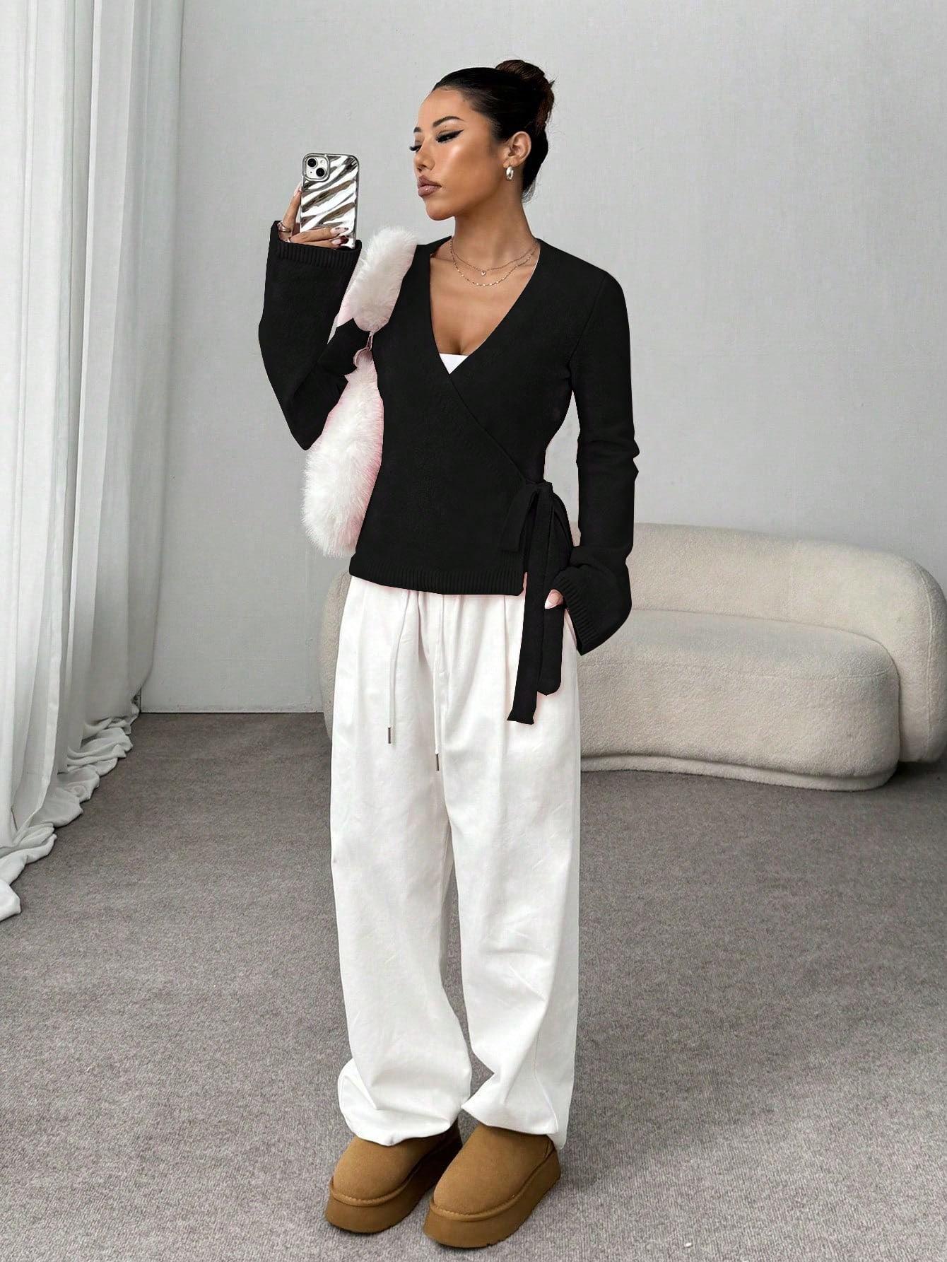 CZARNY DOPASOWANY SWETER 