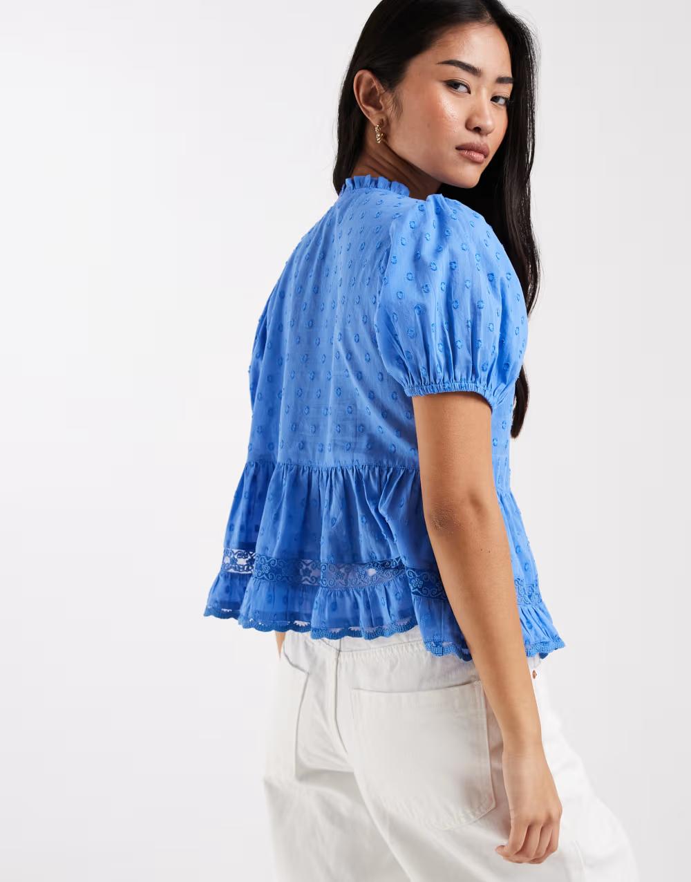 niebieska bluzka v-neck