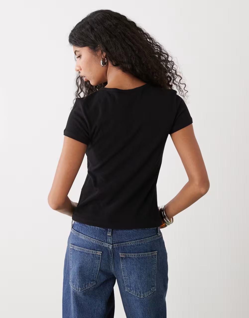 czarny t-shirt v-necl