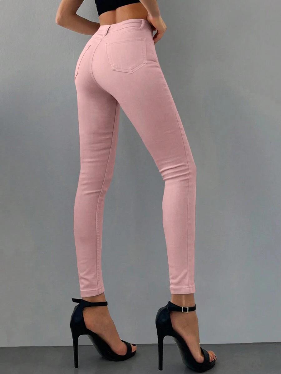 różowe spodnie jeans rurki 