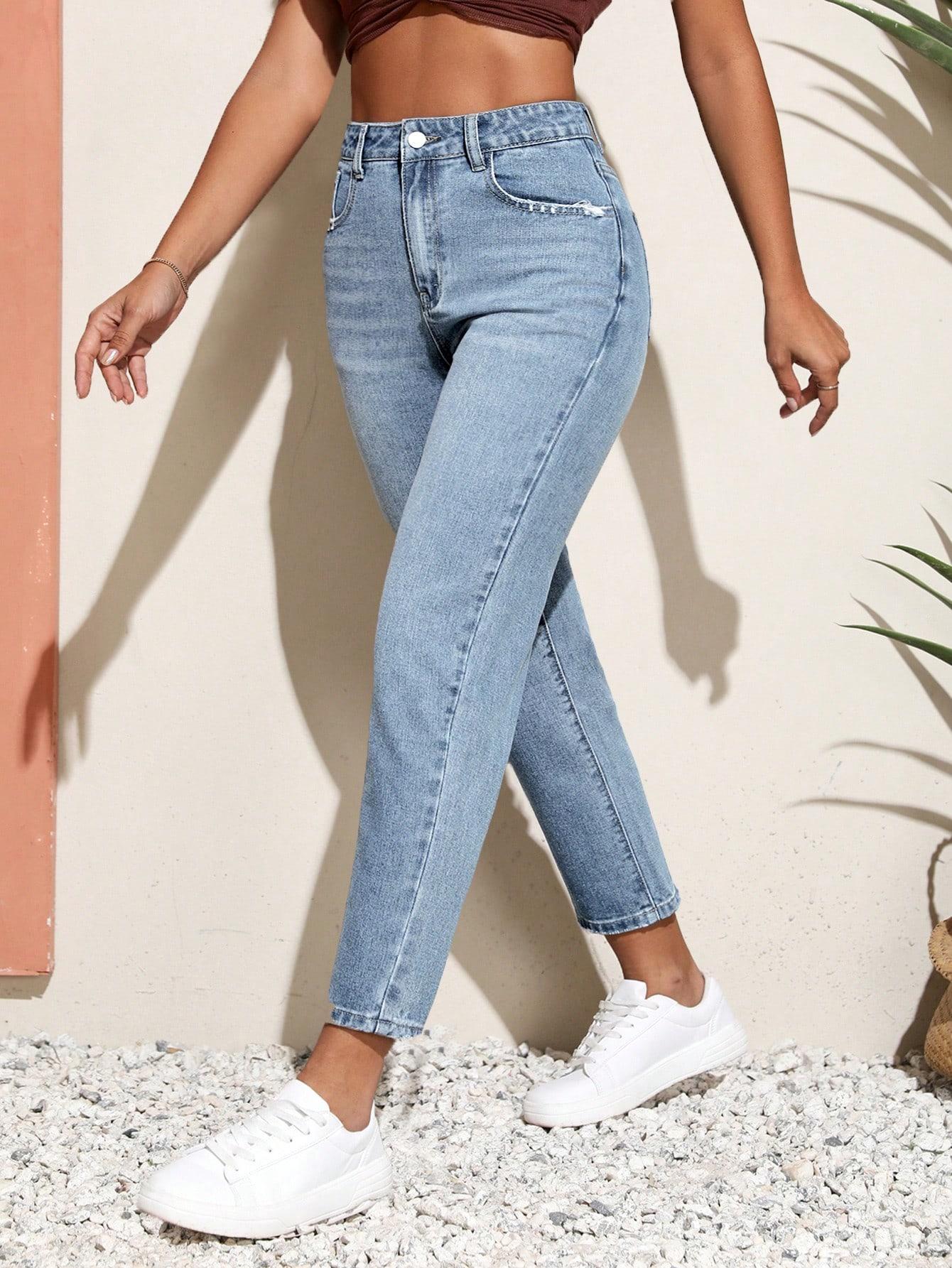 niebieskie spodnie jeans