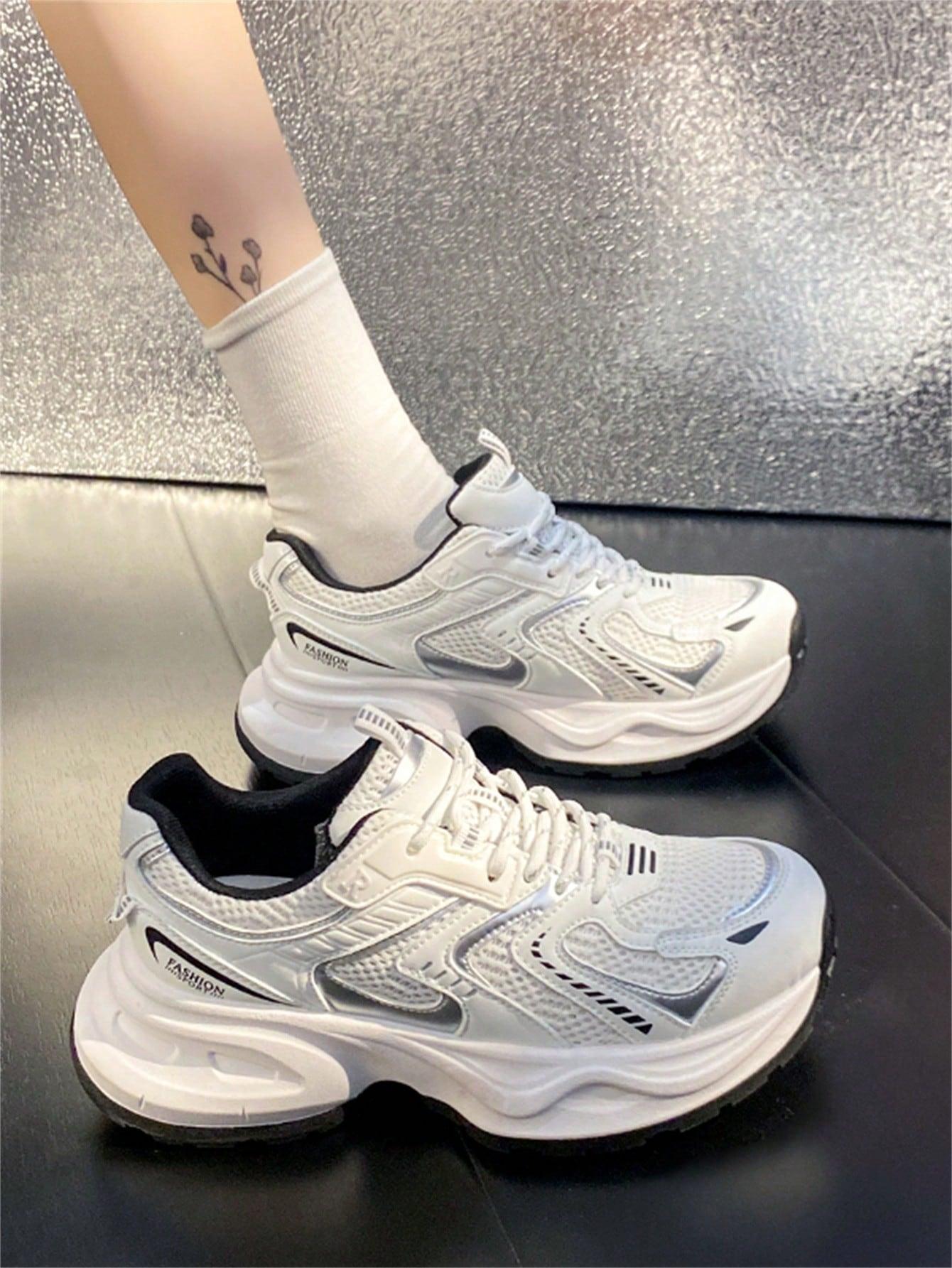 SZNUROWANE BIAŁE BUTY SPORTOWE 
