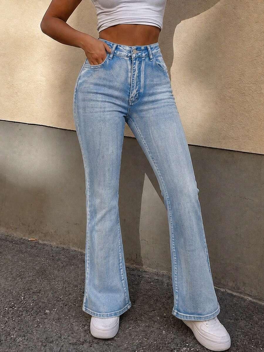 niebieskie spodnie flare jeans