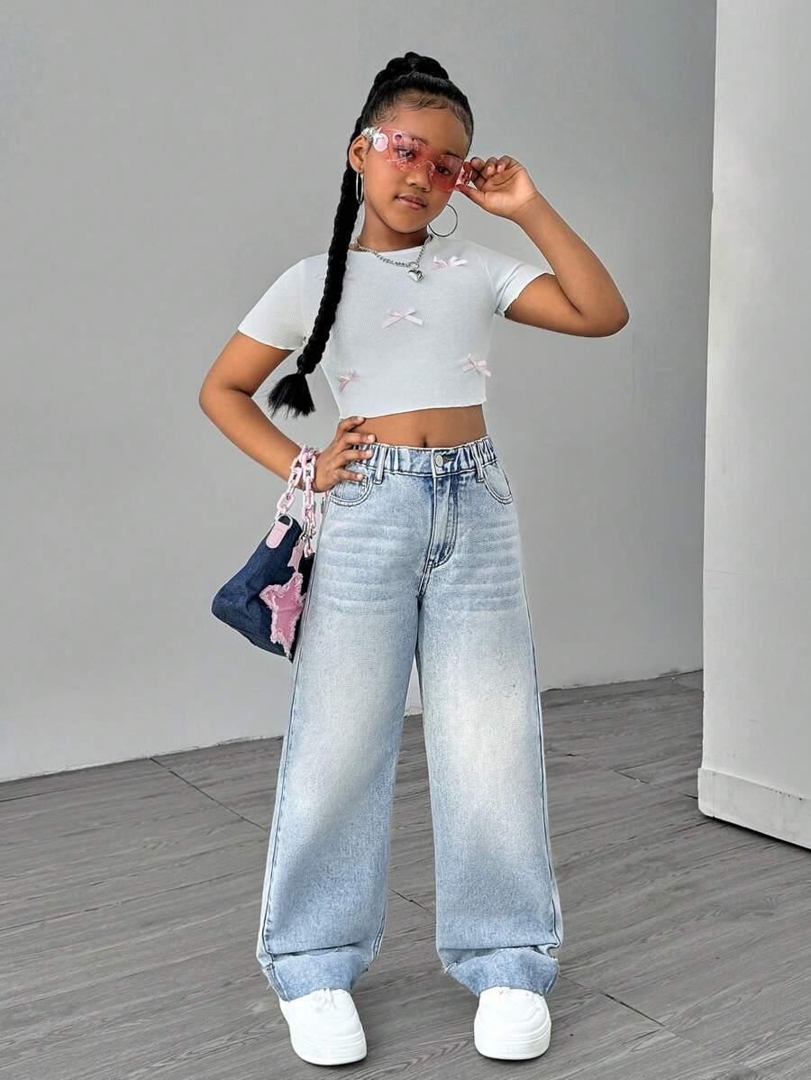 niebieskie spodnie jeans