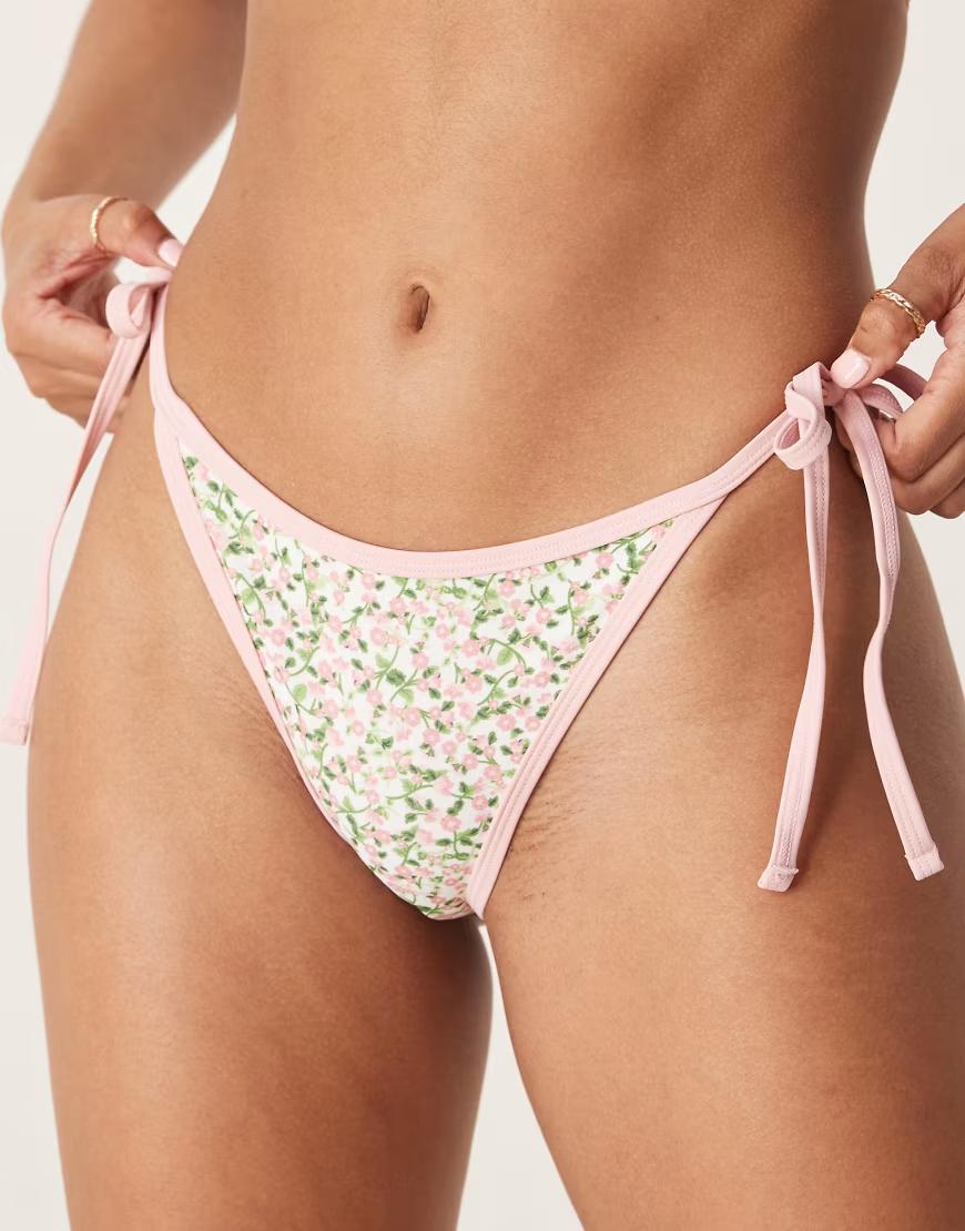 WIĄZANY PO BOKACH DÓŁ OD BIKINI