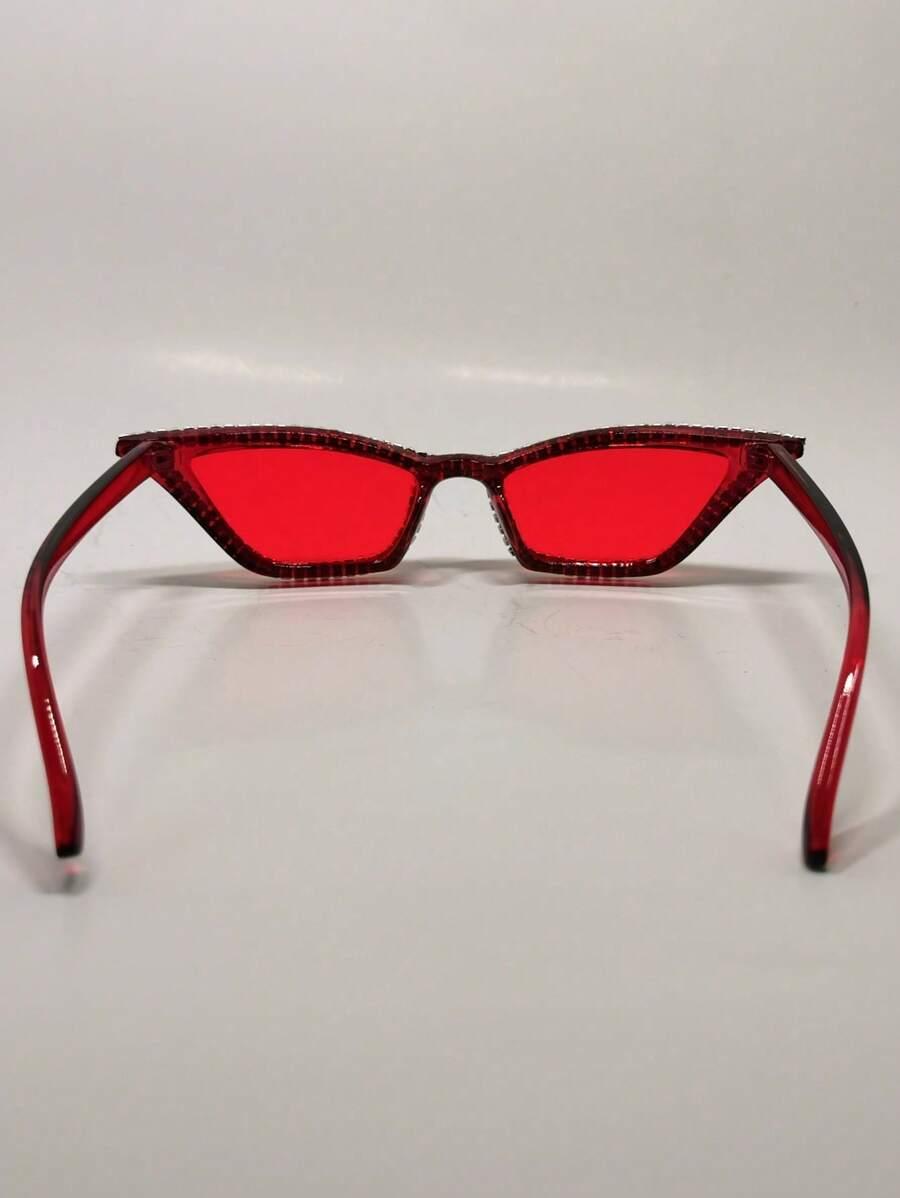 czerwone okulary zdobienie 