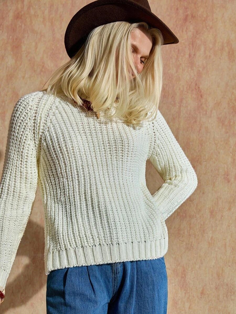 biały sweter golf 