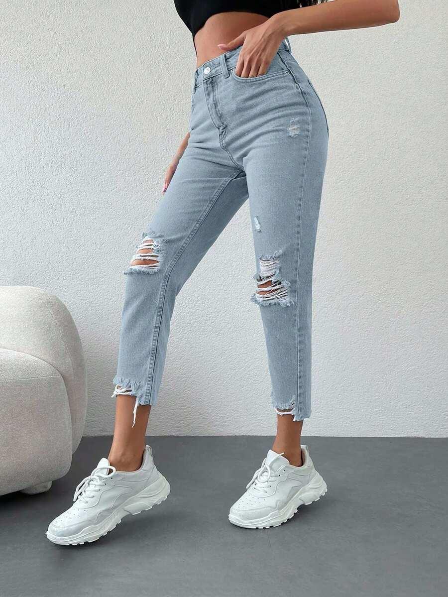 niebieskie spodnie jeans