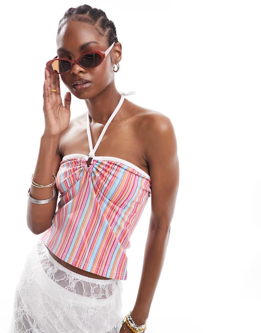 wiązany crop top odkryte plecy 