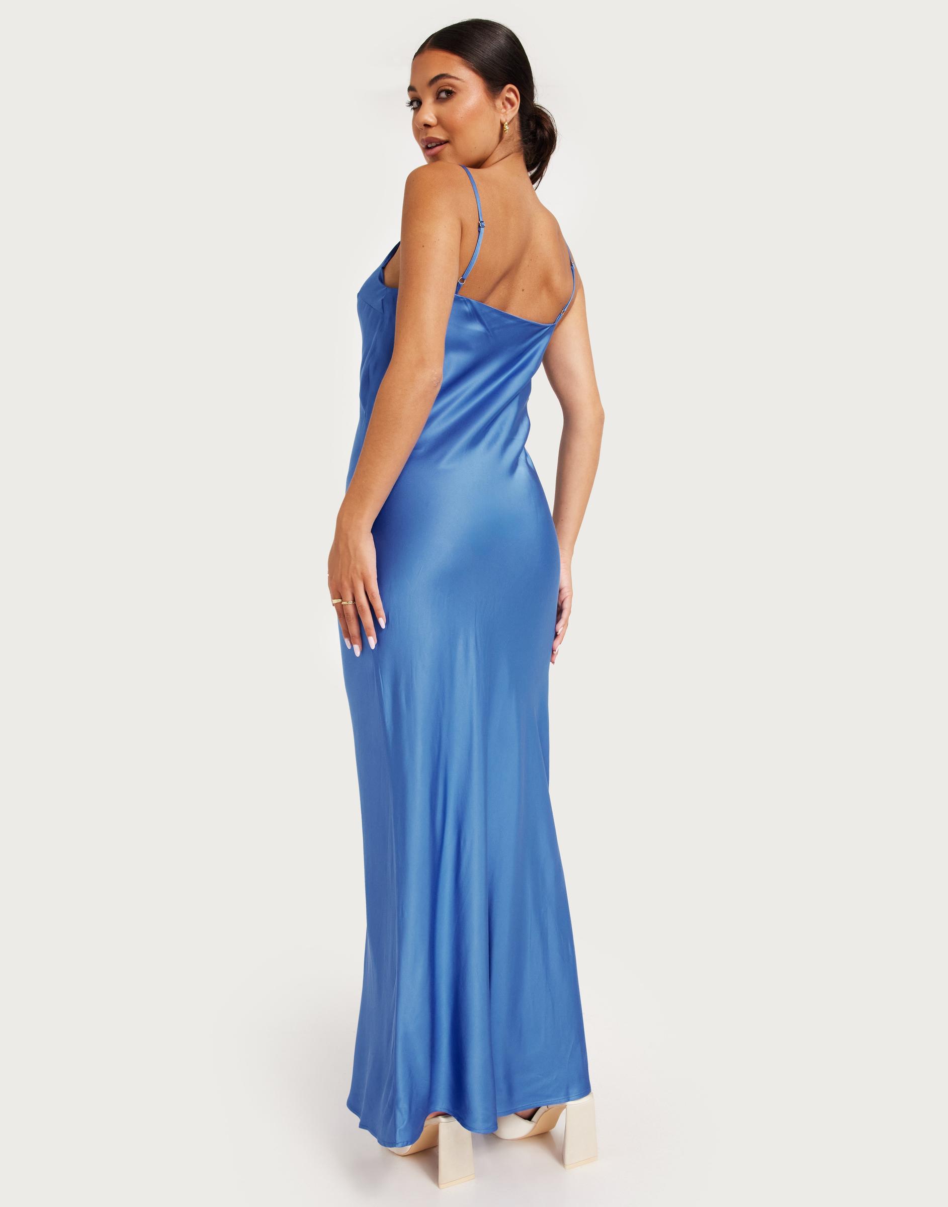 niebieska satynowa maxi sukienka ramiączka
