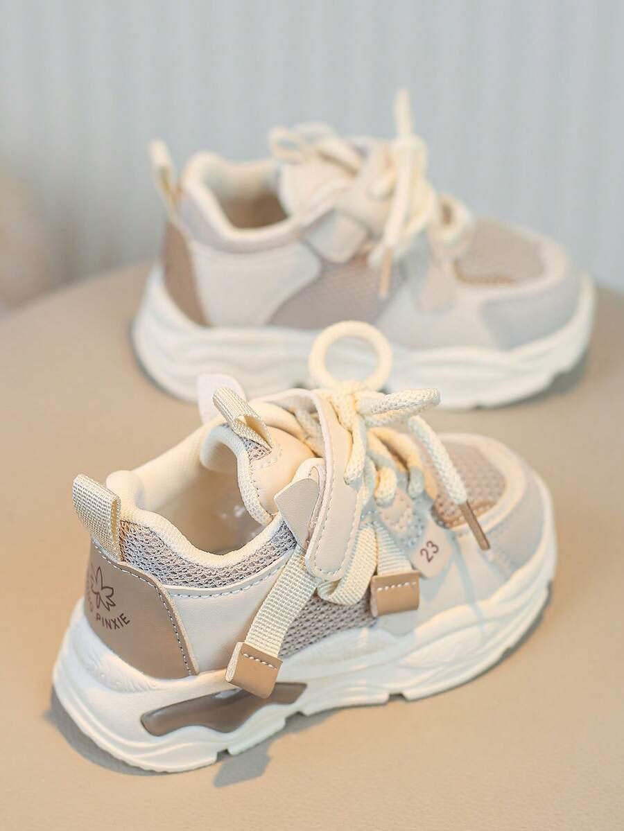 beżowe buty sportowe