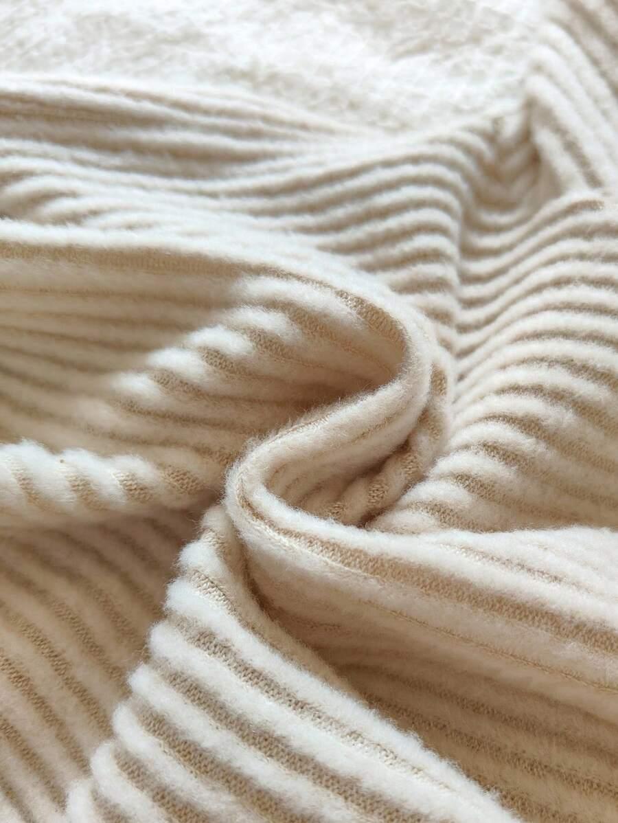 beżowy sweter kwiaty 