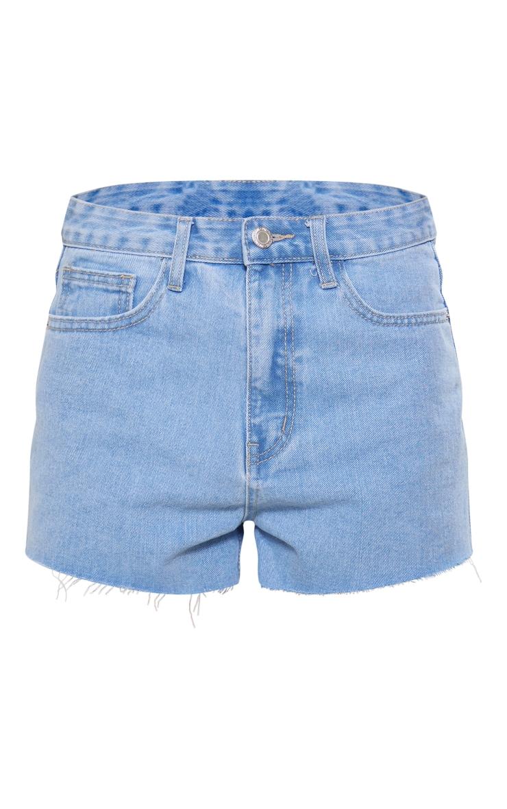niebieskie spodenki jeans 