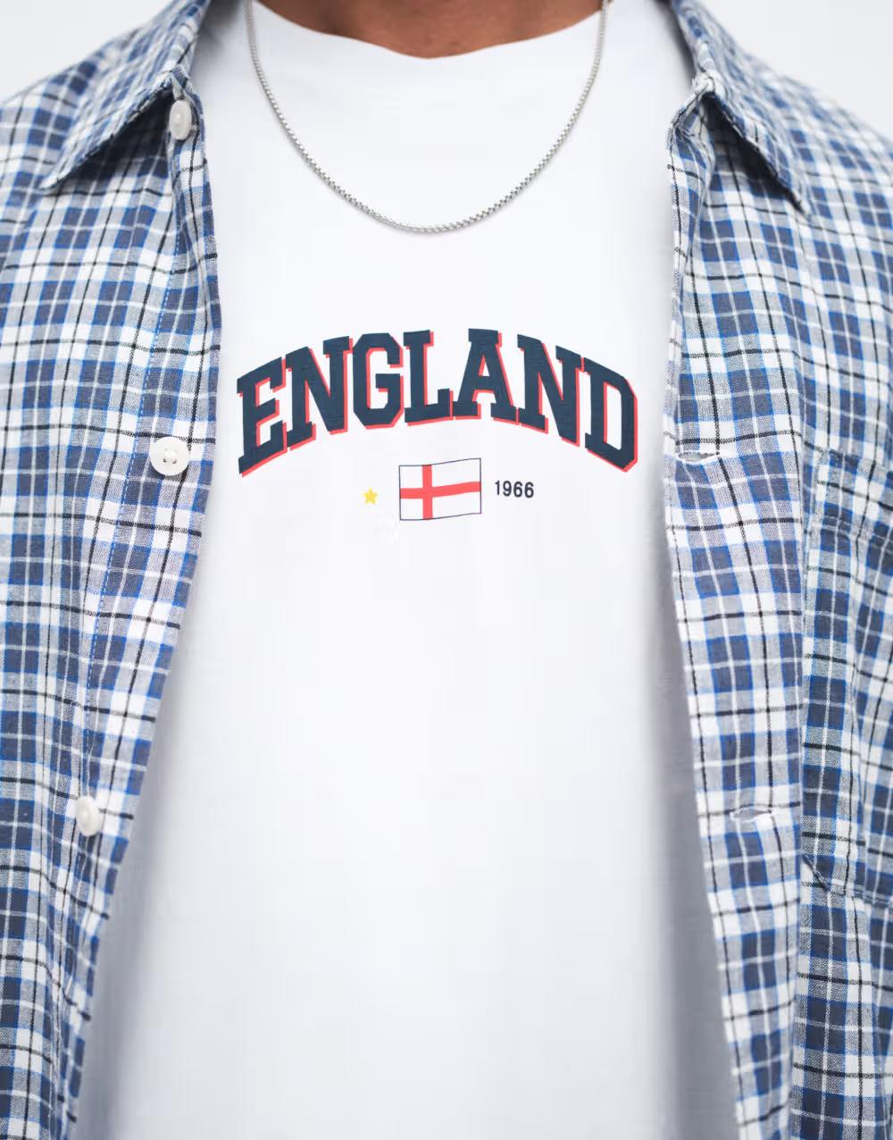 BIAŁY T-SHIRT Z KRÓTKIM RĘKAWEM NADRUK
