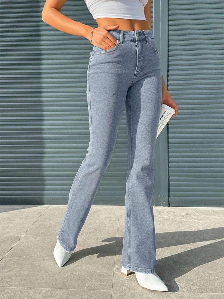 niebieskie spodnie jeans 