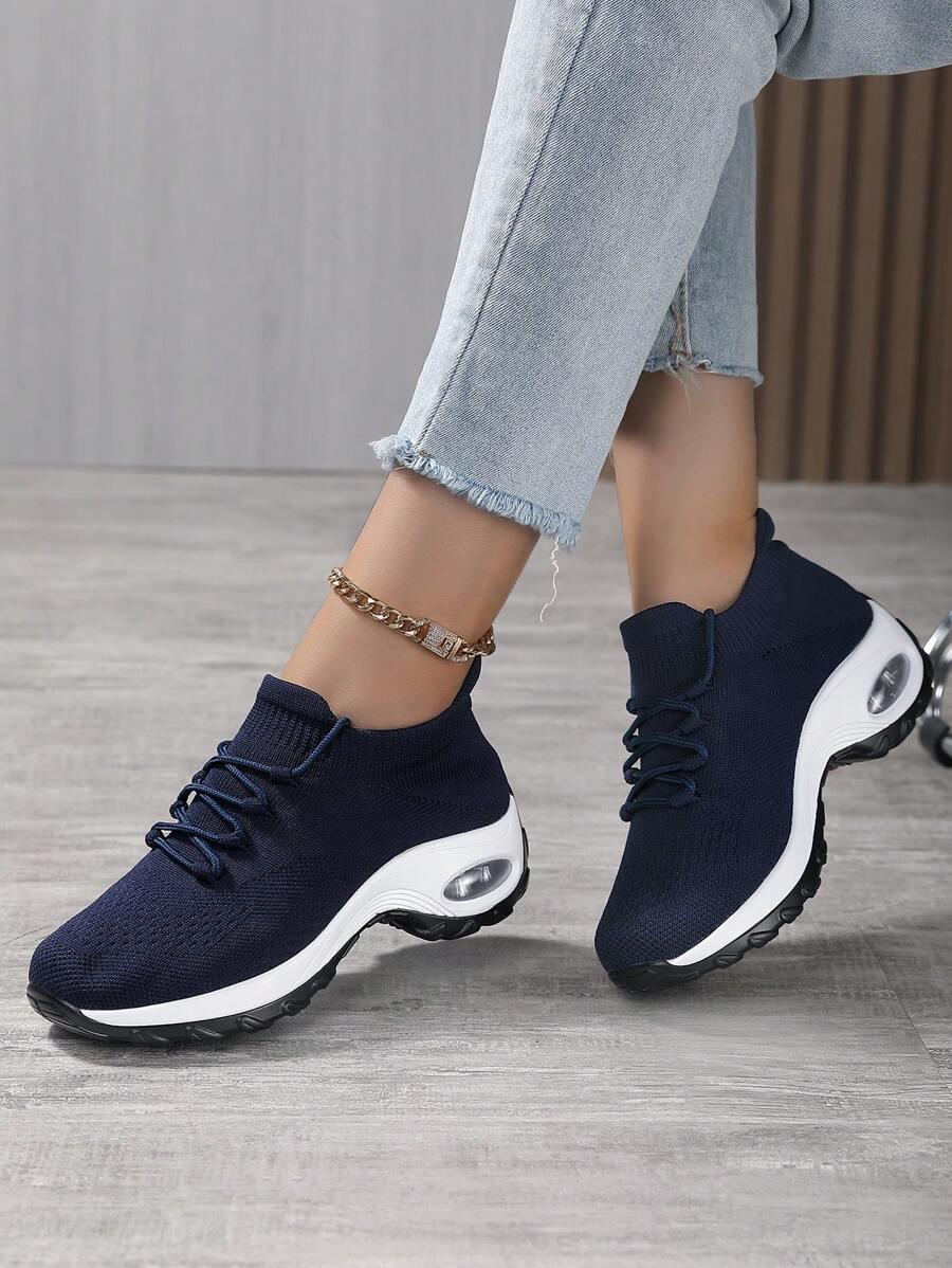 niebieskie buty sportowe 