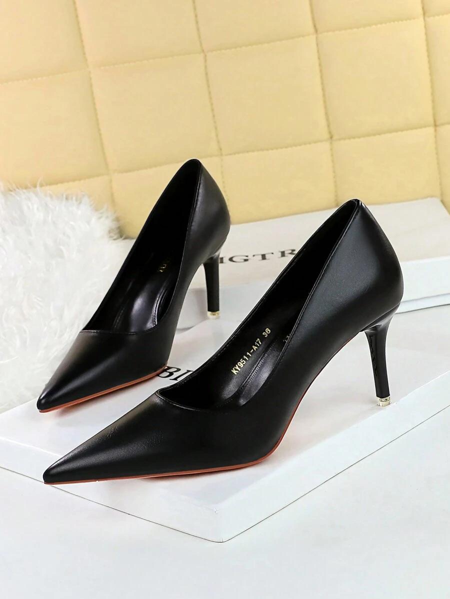 CZARNE CZÓŁENKA SZPIC