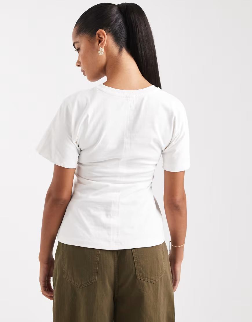 BIAŁY T-SHIRT MARSZCZENIA