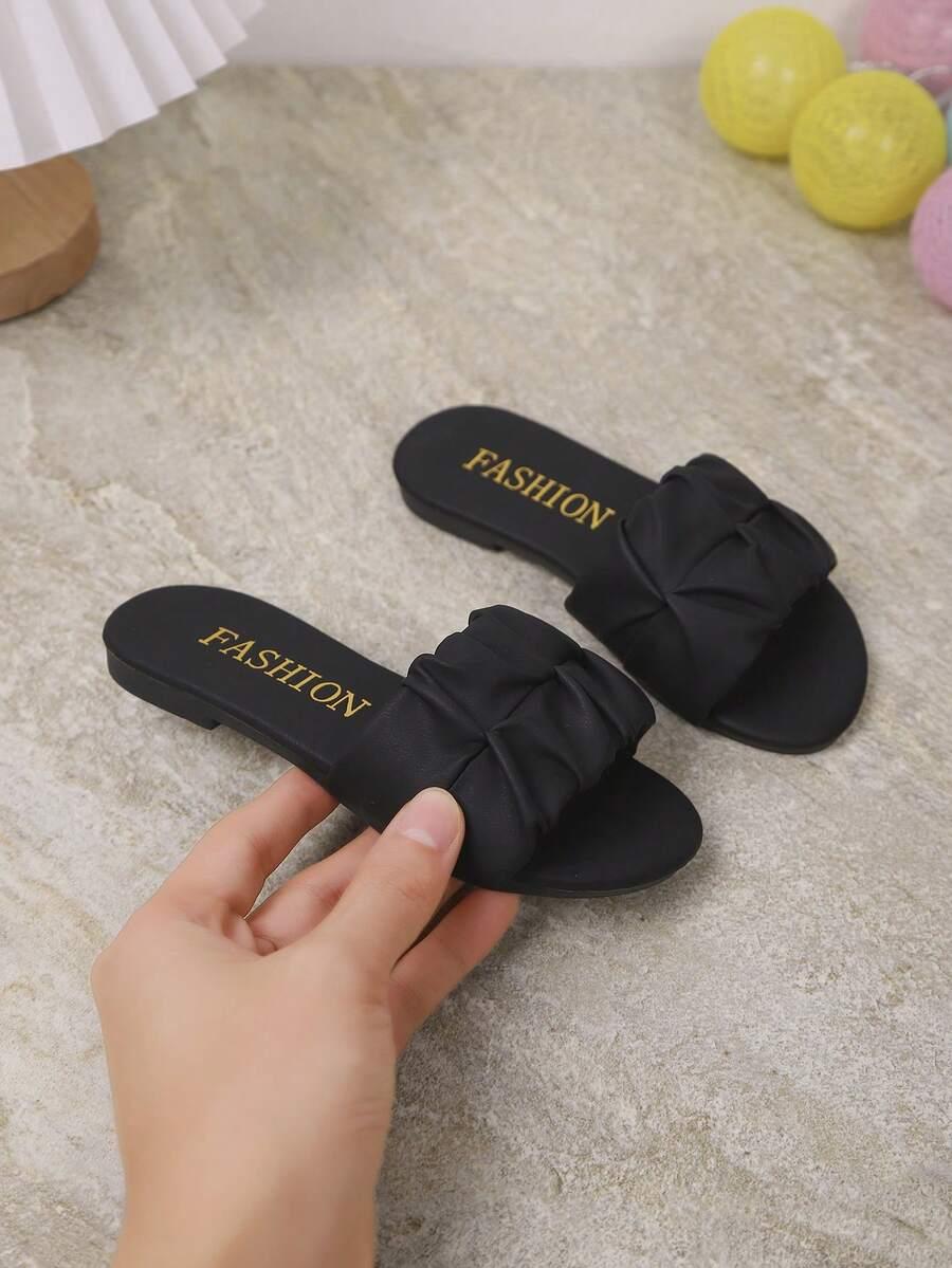czarne klapki casual