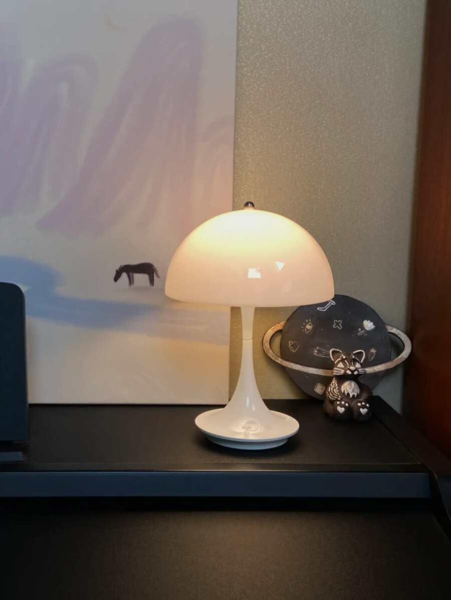 biała lampka nocna