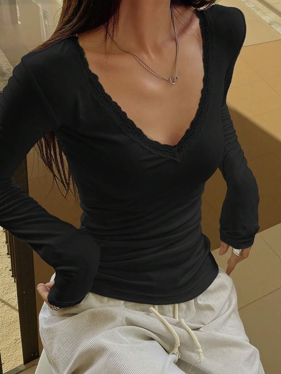 czarna bluzka v-neck koronka