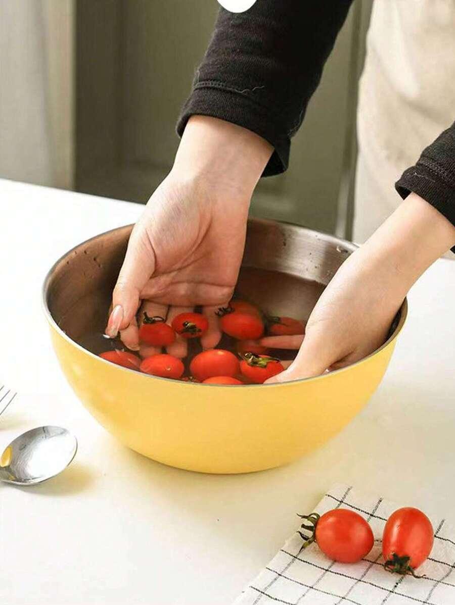 żółta miska kuchenna