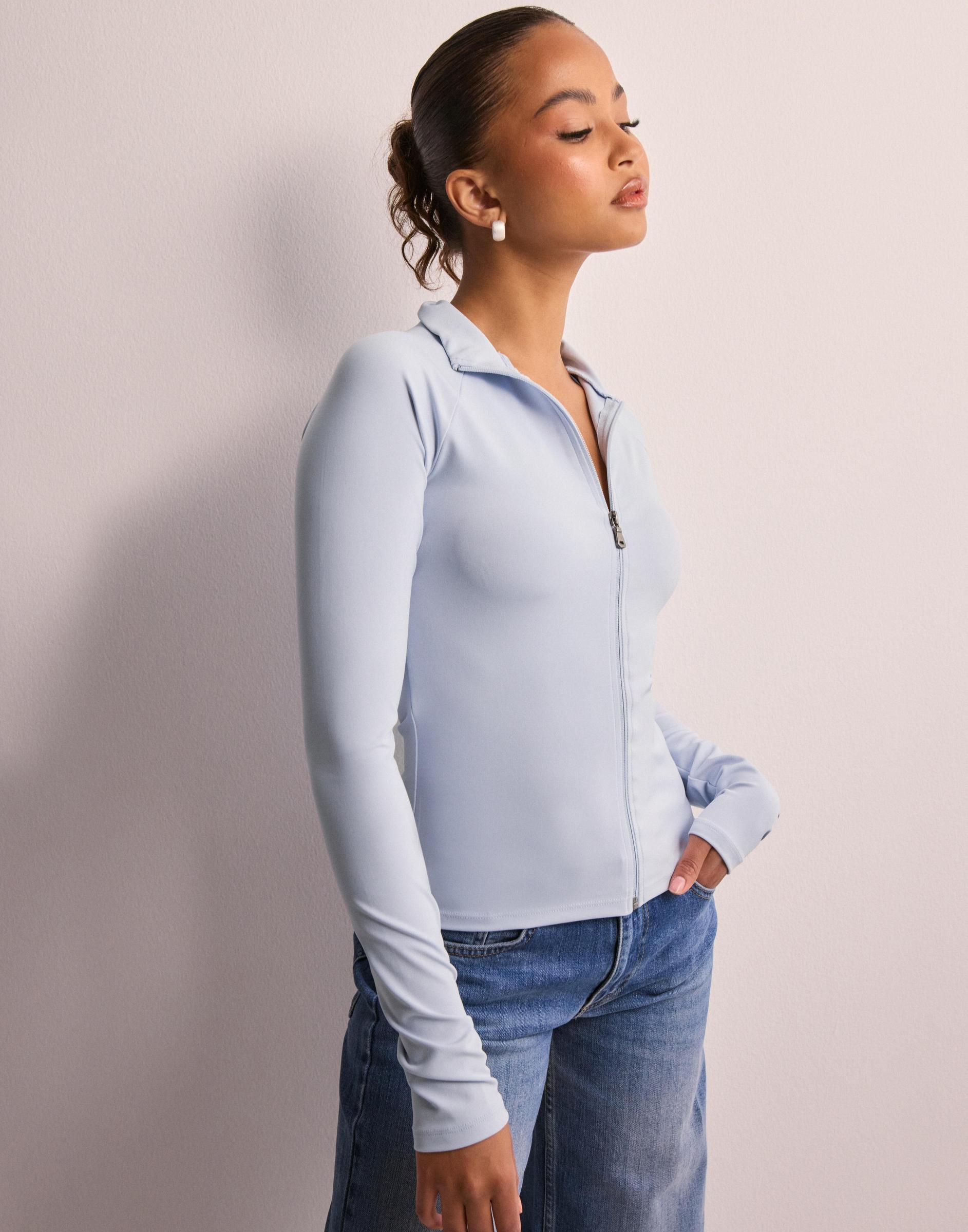 niebieska bluza zamek