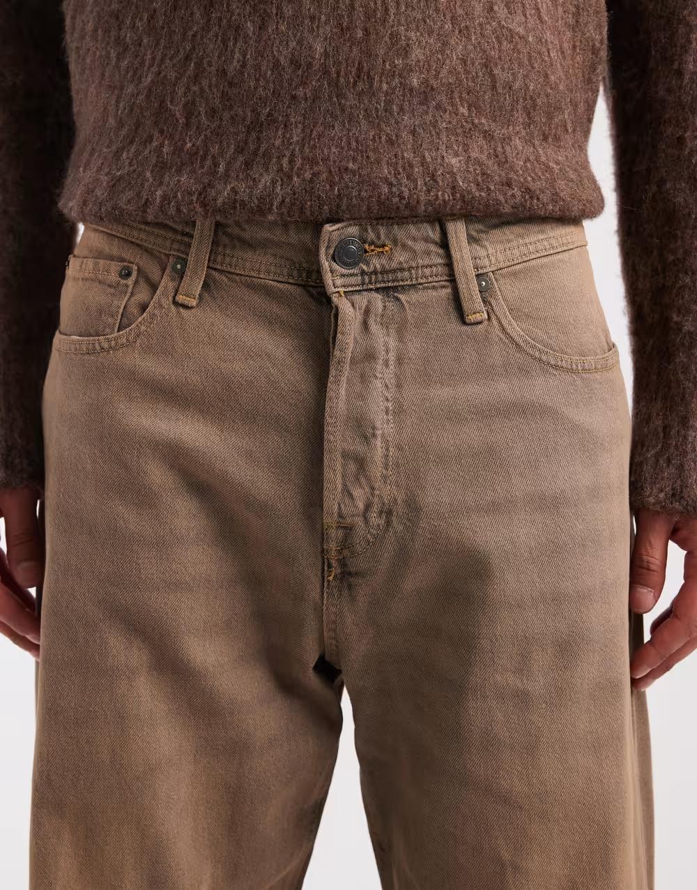 brązowe spodnie jeans