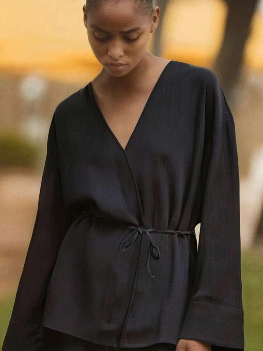 czarna kopertowa bluzka kimono