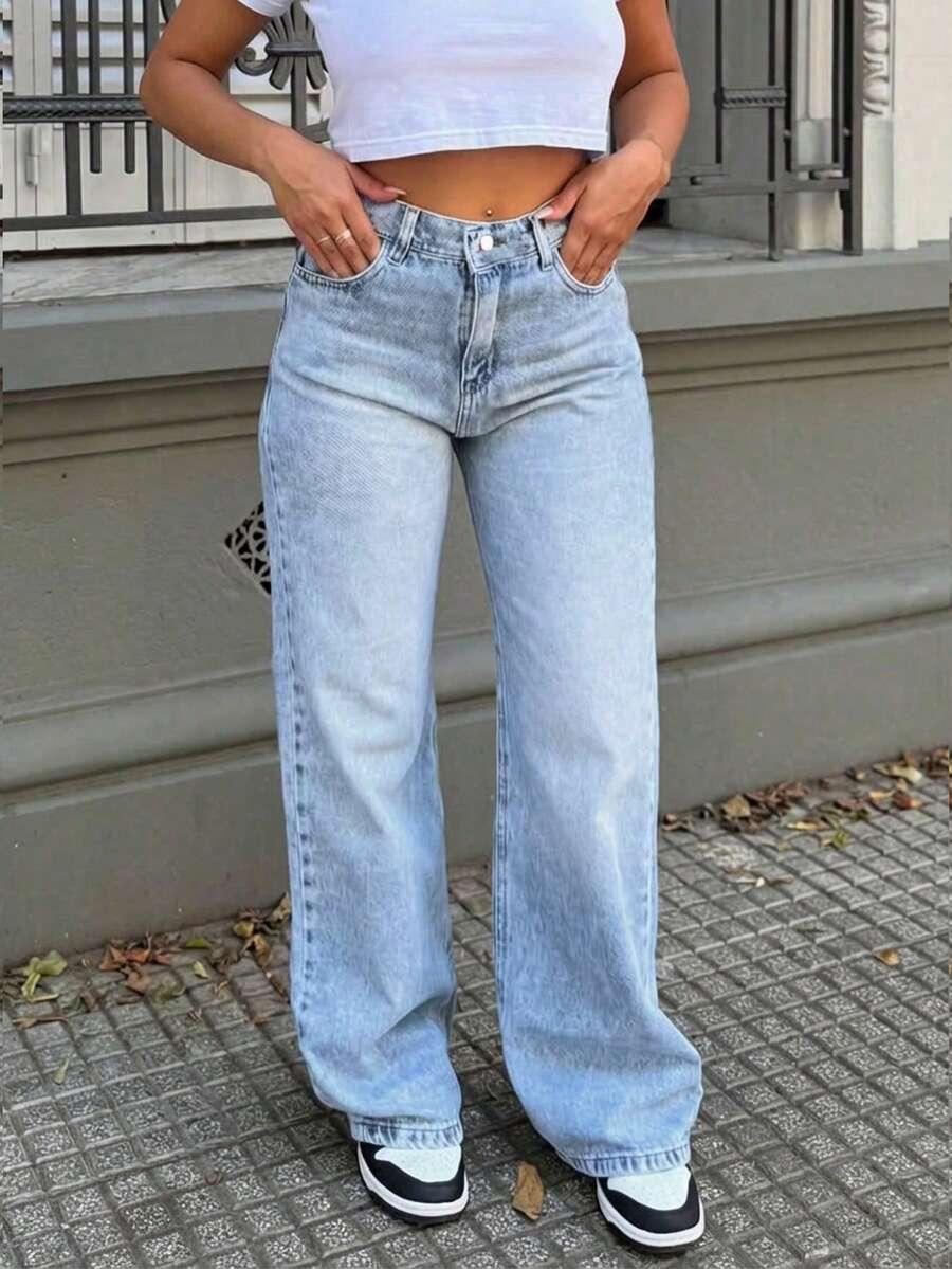 niebieskie spodnie jeans