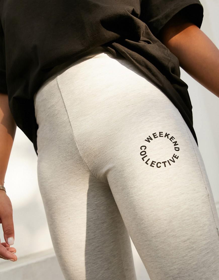 szare legginsy nadruk