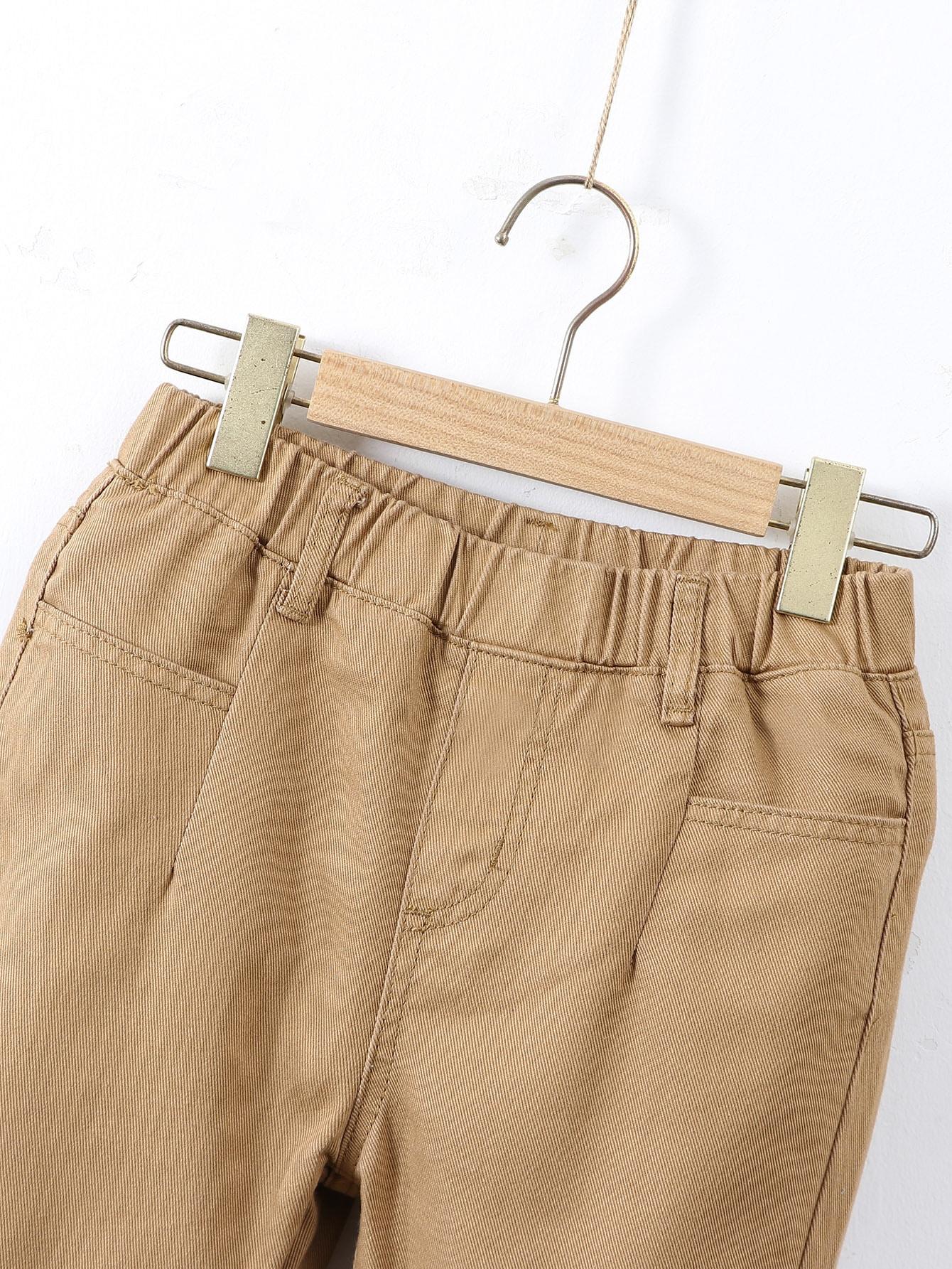 beżowe spodnie jeans