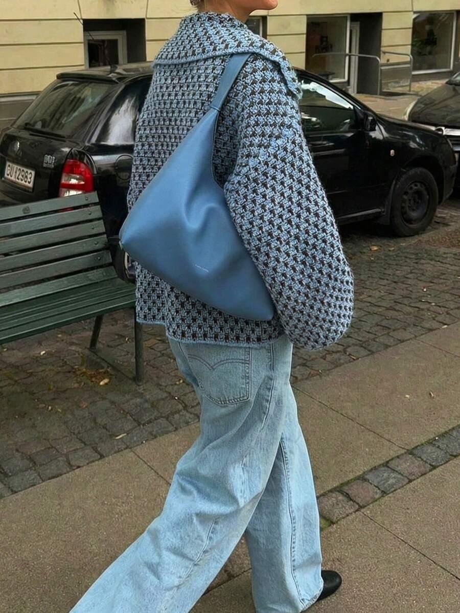 niebieski sweter guziki