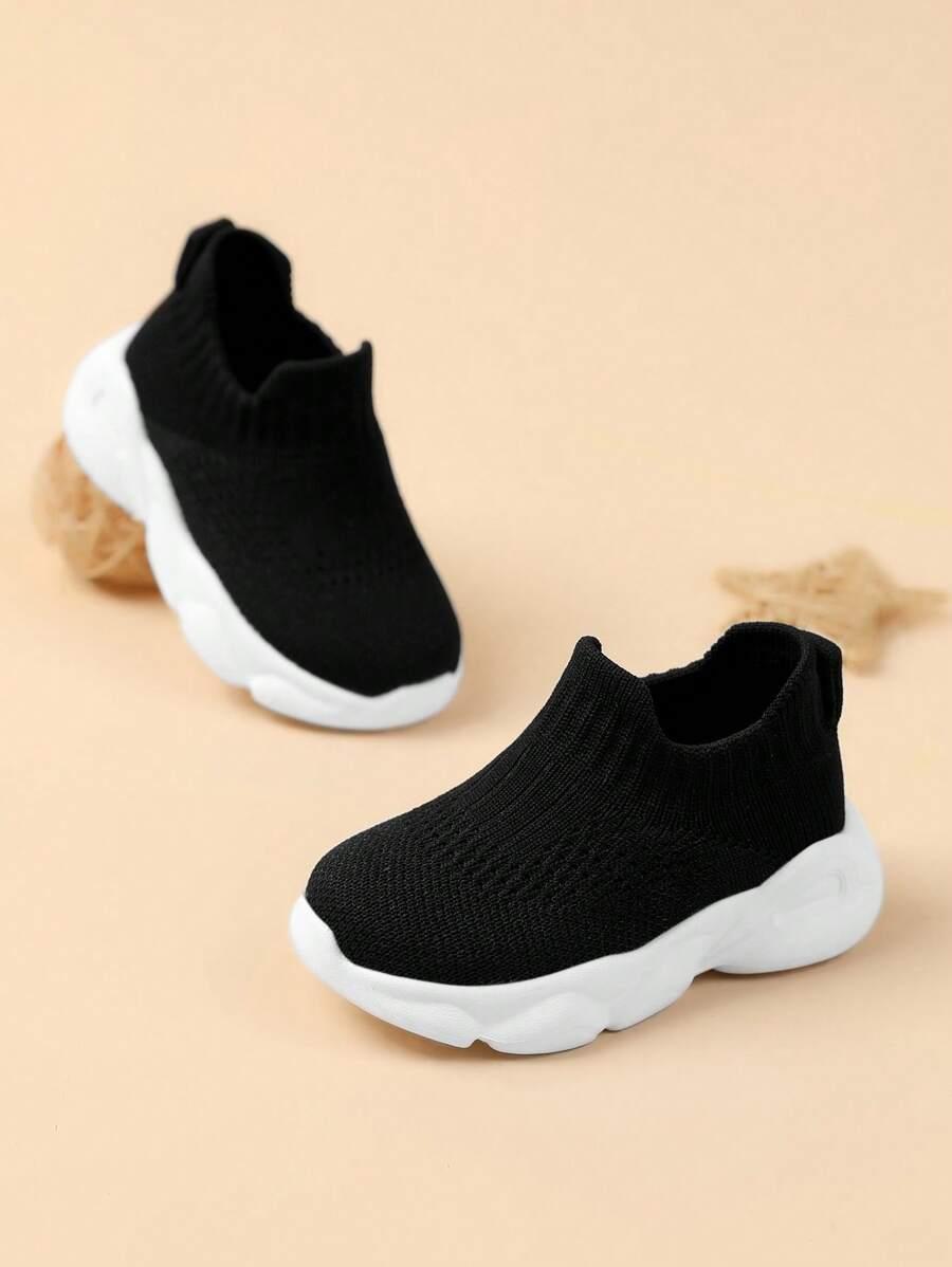 czarne buty sportowe
