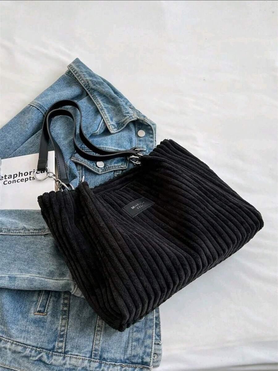 czarna torebka zip napisy