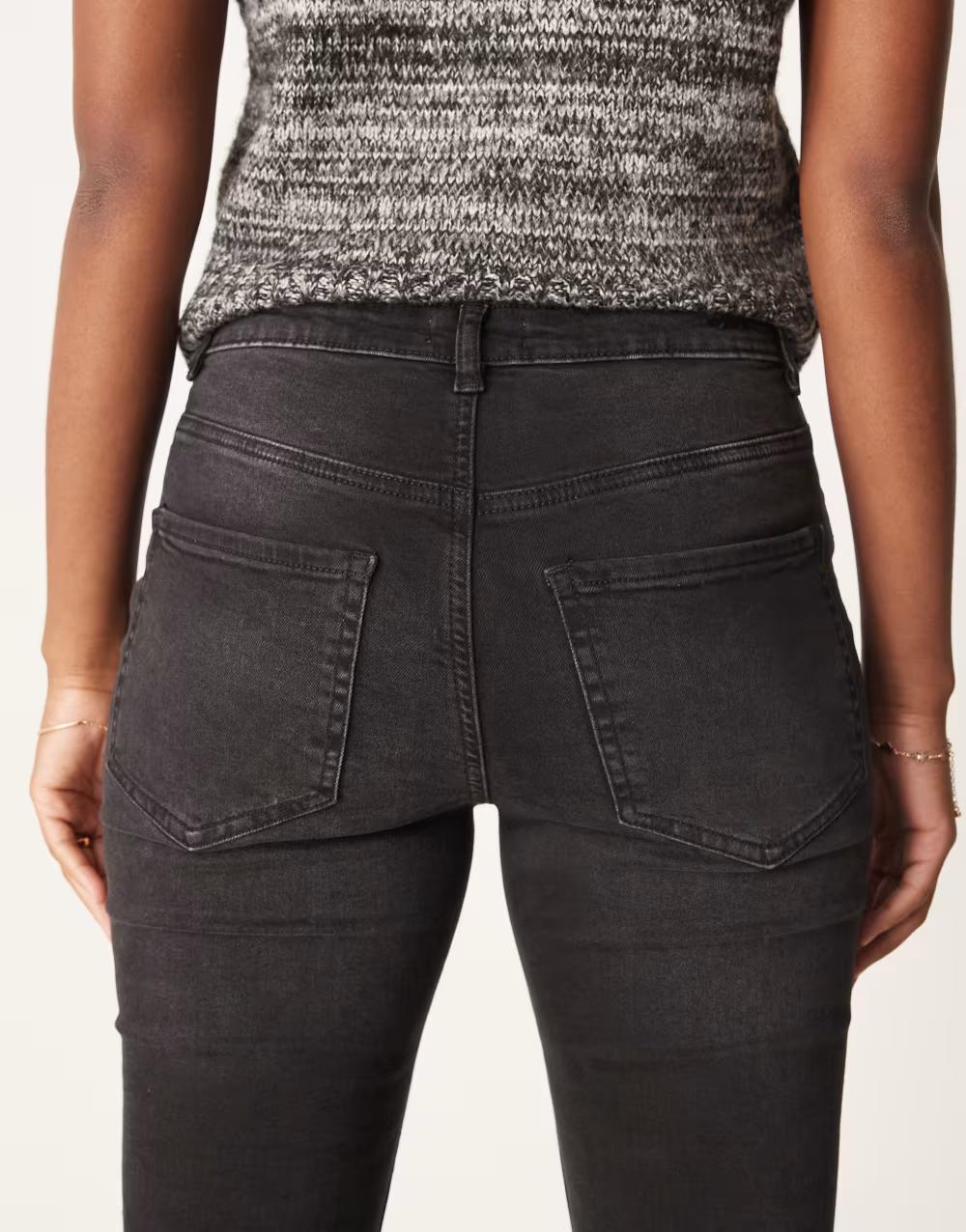 CZARNE SPODNIE RURKI JEANS KIESZENIE