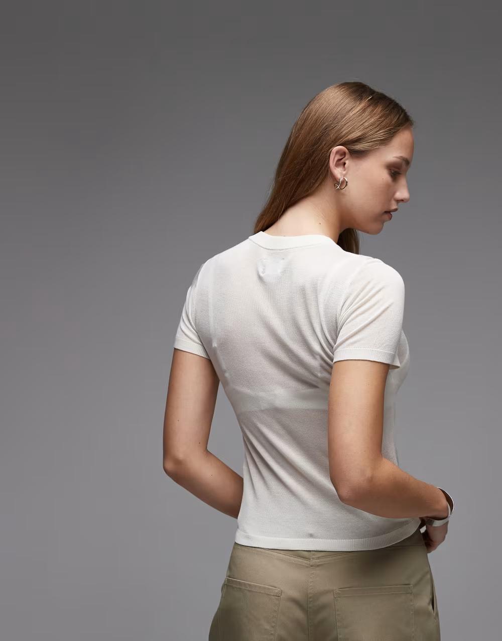 beżowy t-shirt okrągły dekolt