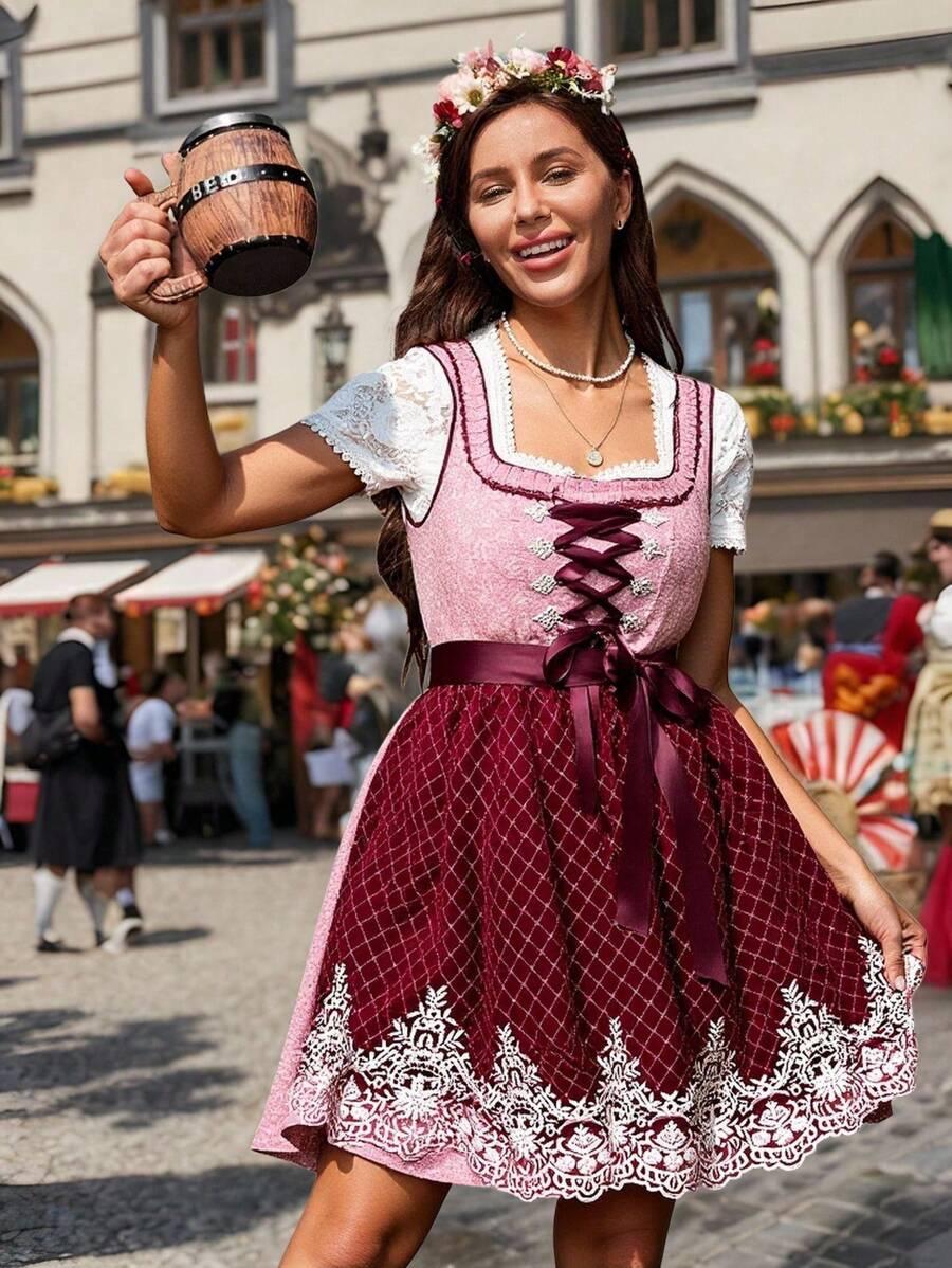  ROZKLOSZOWANA SUKIENKA Z KWADRATOWYM DEKOLTEM 