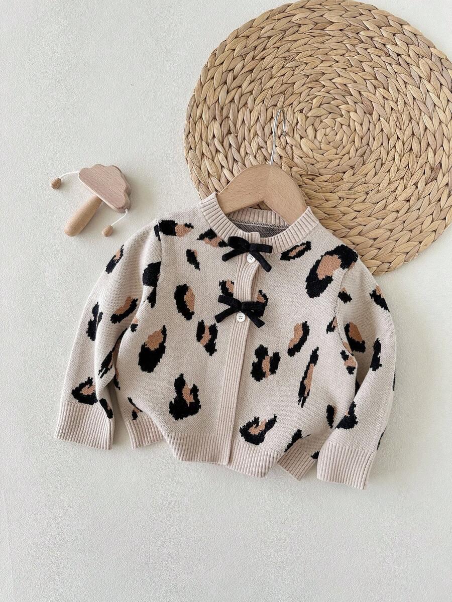 sweter zapinany wzór zwierzęcy