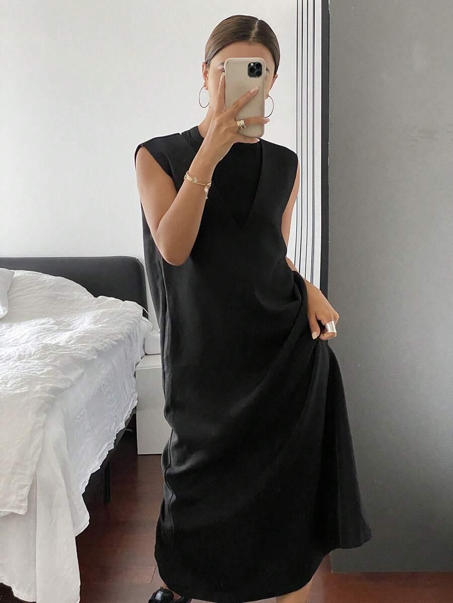 CZARNA PROSTA SUKIENKA V-NECK