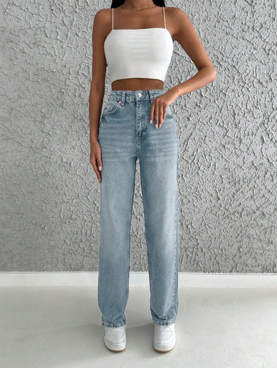 niebieskie spodnie jeans 