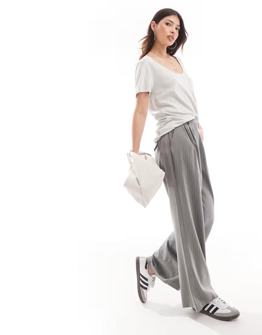 szara bluzka casual