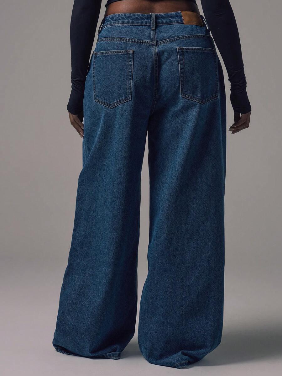 niebieskie spodnie jeans 
